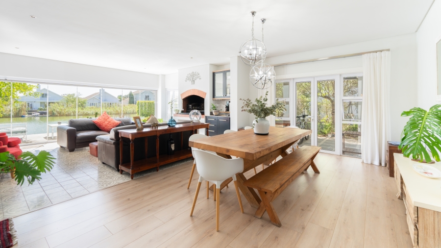 4 Bedroom Property for Sale in Val De Vie Estate Western Cape